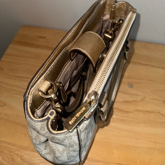 Michael Kors Crossody Purse - Picture 4 of 5